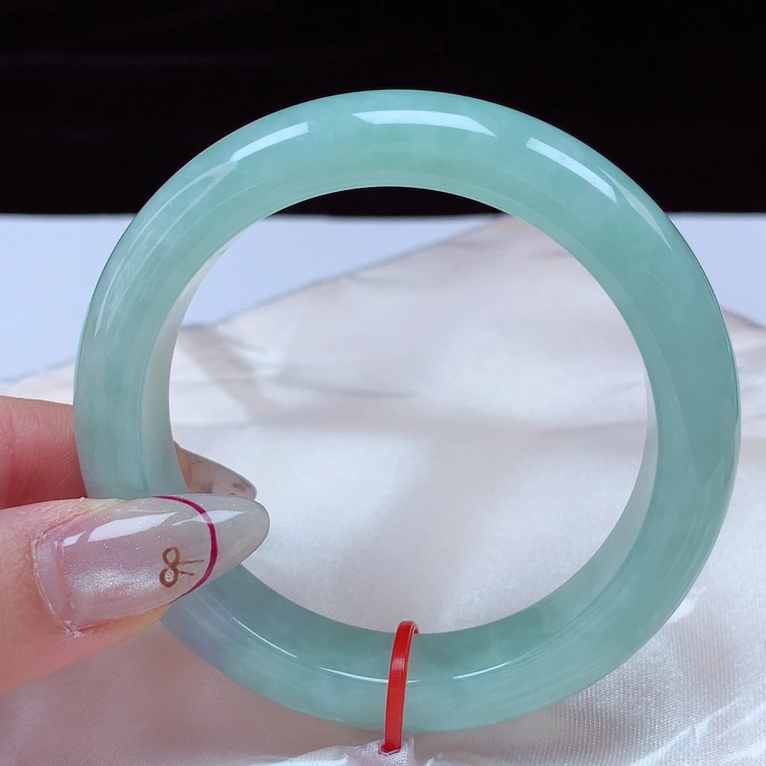 翡翠手镯未镶嵌55圈