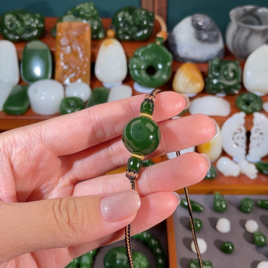 和田玉未镶嵌颈饰m****e