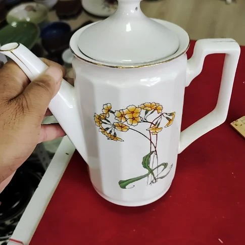 瓷片瓷片，各种摆件，沙锅！