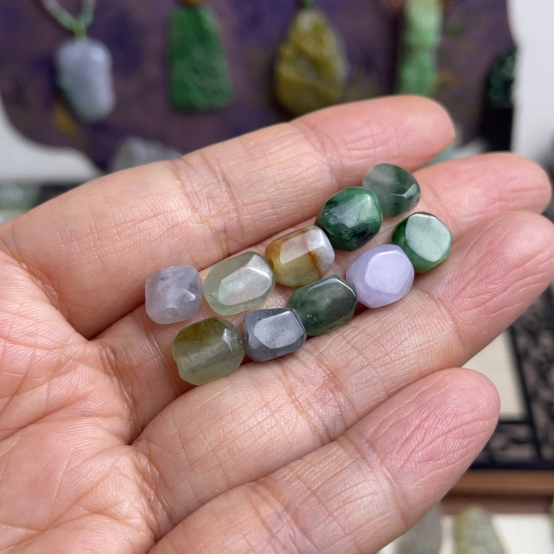 小****翡翠未镶嵌挂件随行珠10颗