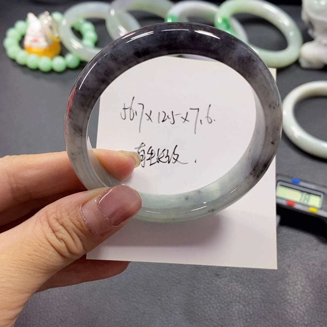 翡翠手镯未镶嵌天然翡翠