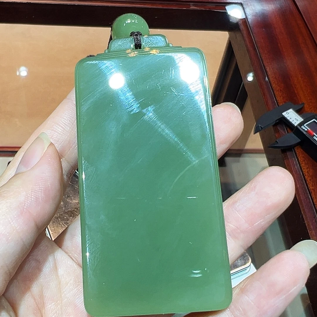 未镶嵌透闪石质玉挂件串***手