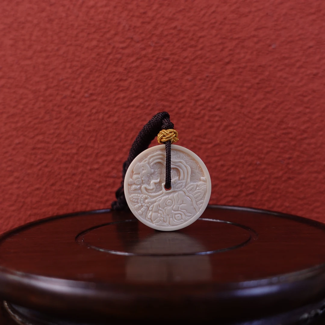 胡北(省大) 猛犸牙黄财神压胜钱挂件 Y1071