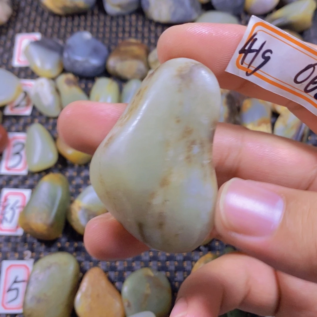颈饰未镶嵌和田玉（糖玉）