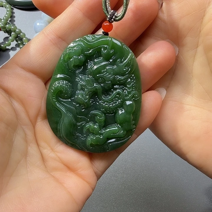 颈饰未镶嵌和田玉（碧玉）