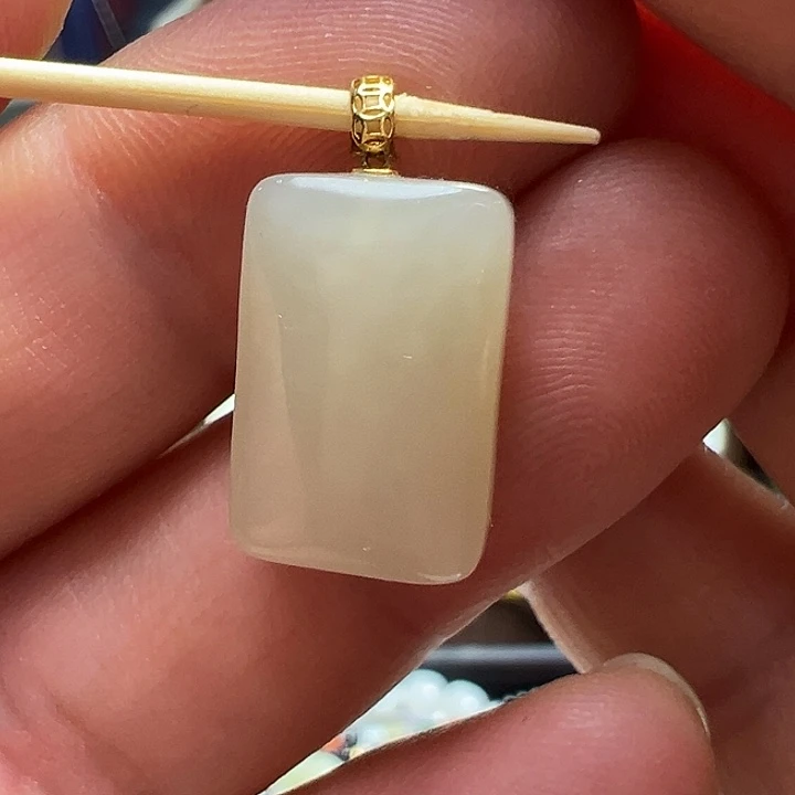 和田玉18K金镶嵌颈饰平安牌