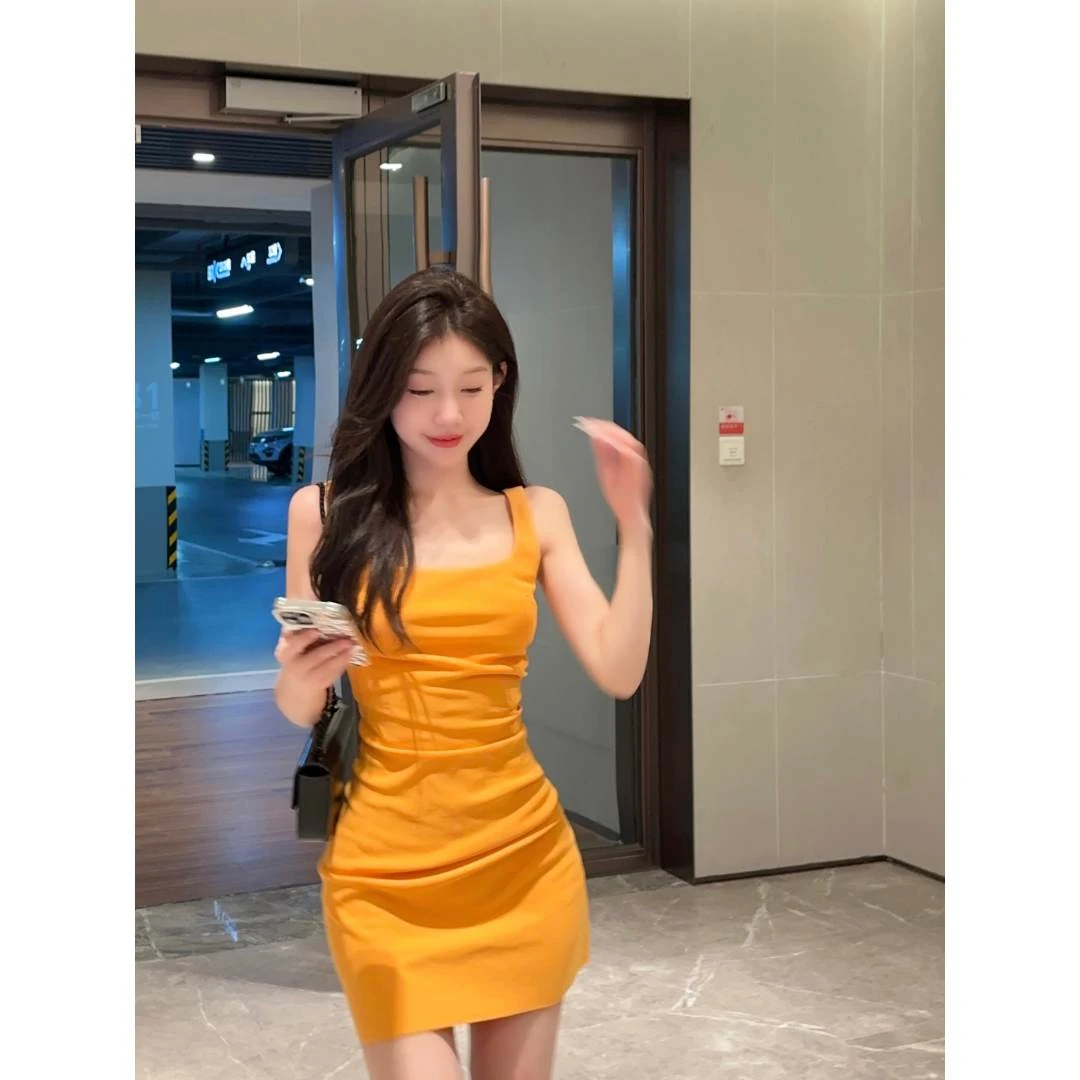 12清【is璐璐】时尚报刊 腰部褶皱肯豆辣妹裙包臀吊带裙收腰显瘦ins