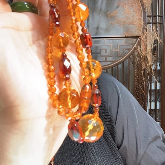 琥珀未镶嵌颈饰Stipulions