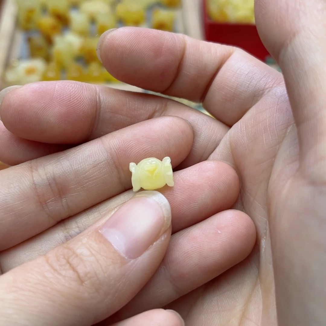 【闪购商品】蜜蜡裸石未镶嵌配饰