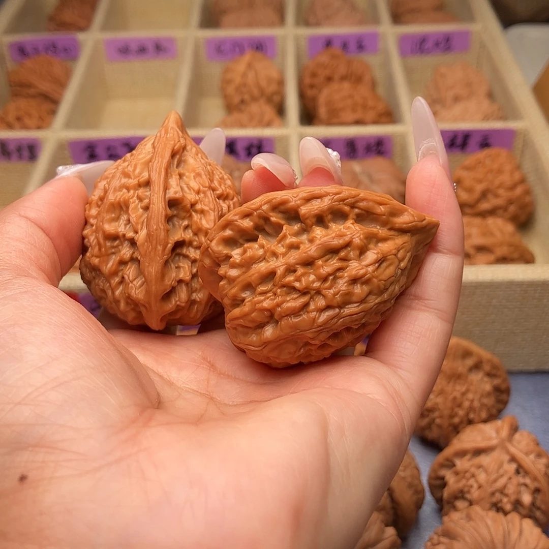 站***人文玩核桃把件吸血鬼