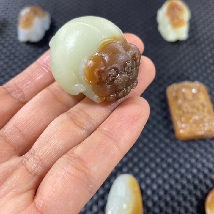 颈饰9K金镶嵌和田玉