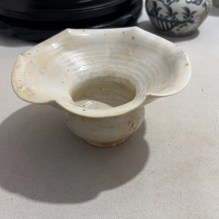 全美品影青朝花口渣斗
