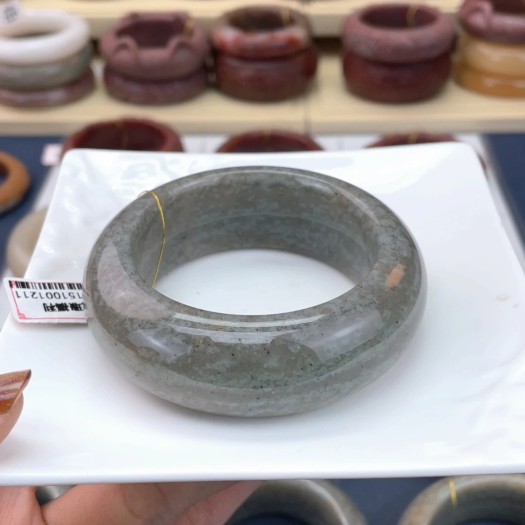 【闪购商品】石英质玉手镯未镶嵌招****?