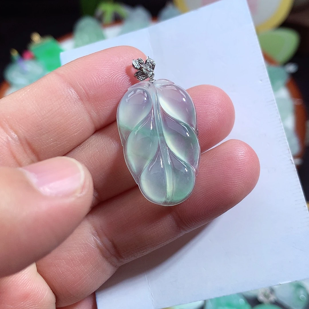 翡翠未镶嵌颈饰叶子