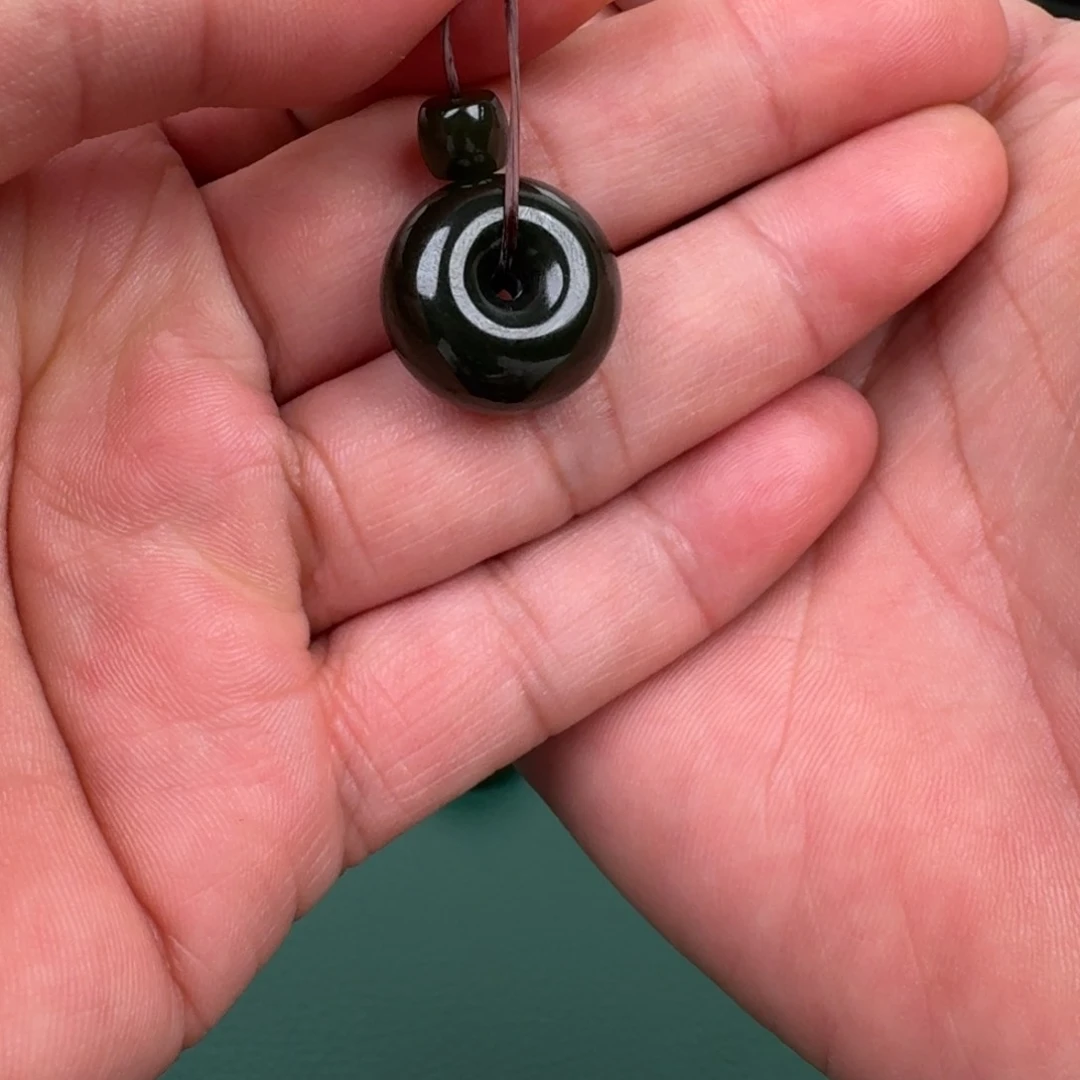 和田玉颈饰未镶嵌M****学