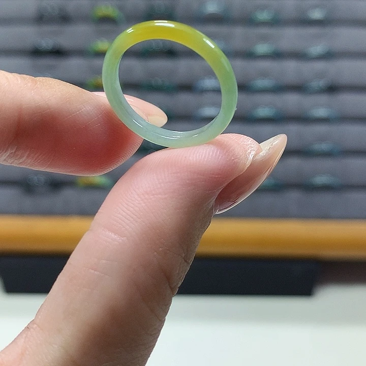 翡翠未镶嵌戒圈    6016
