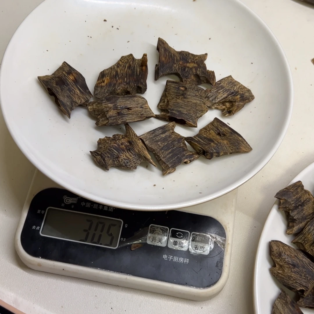 苏***游沉香沉香碎屑虎斑紫棋高油块料30克