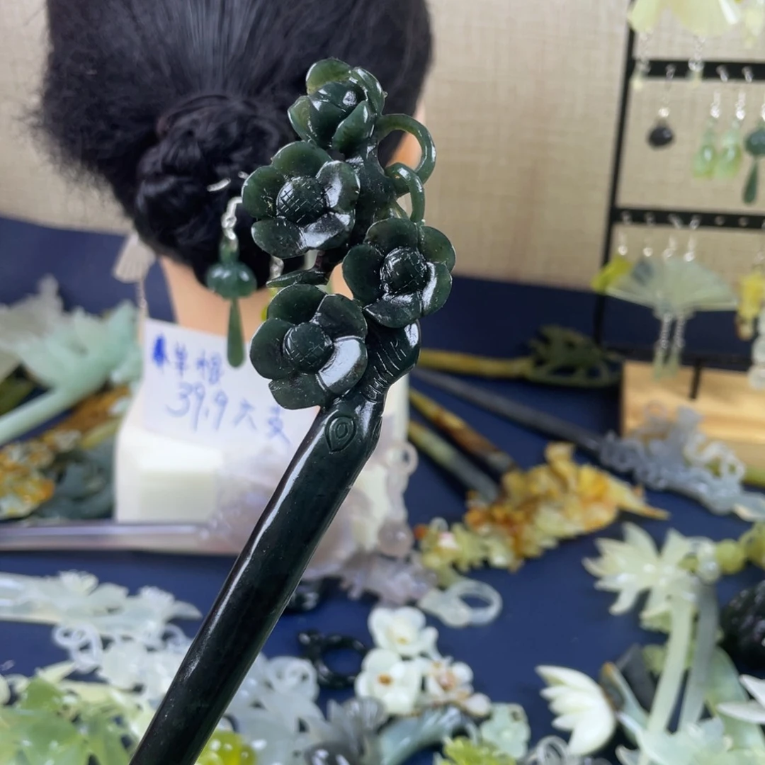 那***年蛇纹石玉未镶嵌发簪