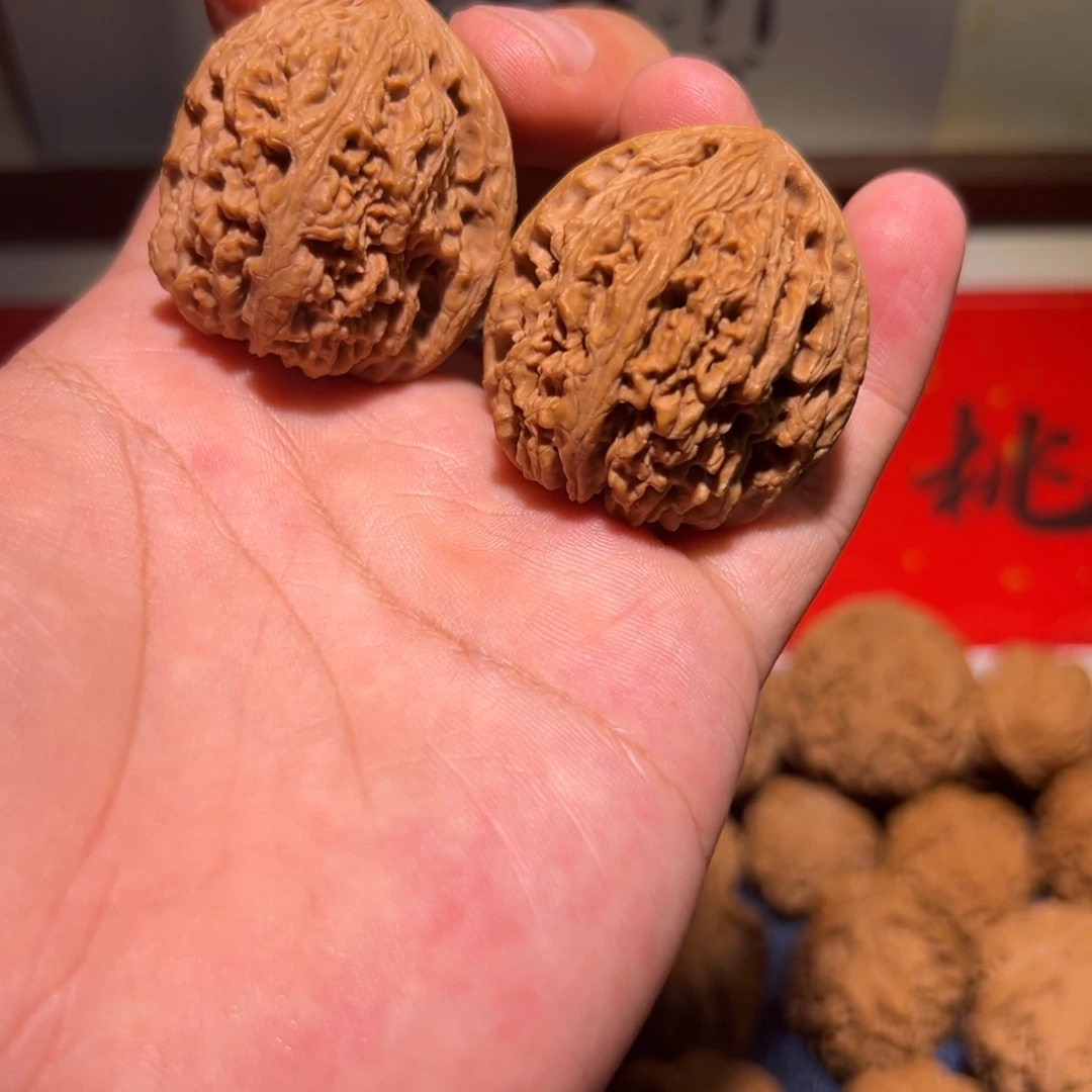 文玩核桃吊坠37.9精修南疆石一对