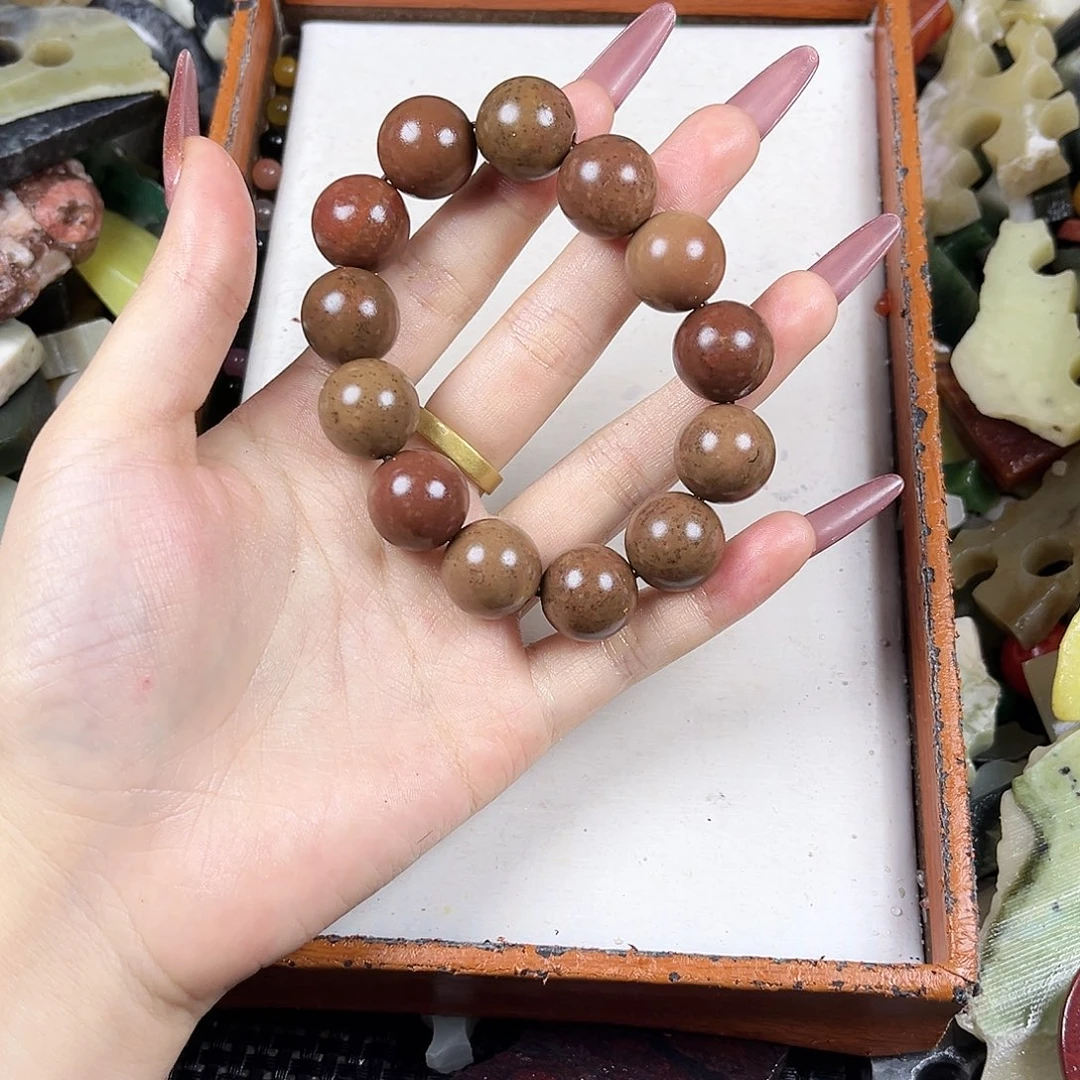 颈饰未镶嵌和田玉（糖玉）
