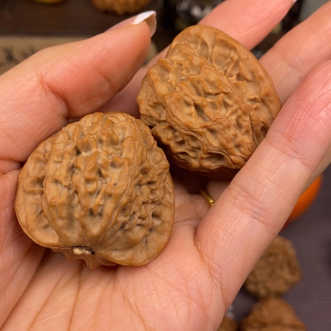 淡**风秦岭南侧为丘陵地