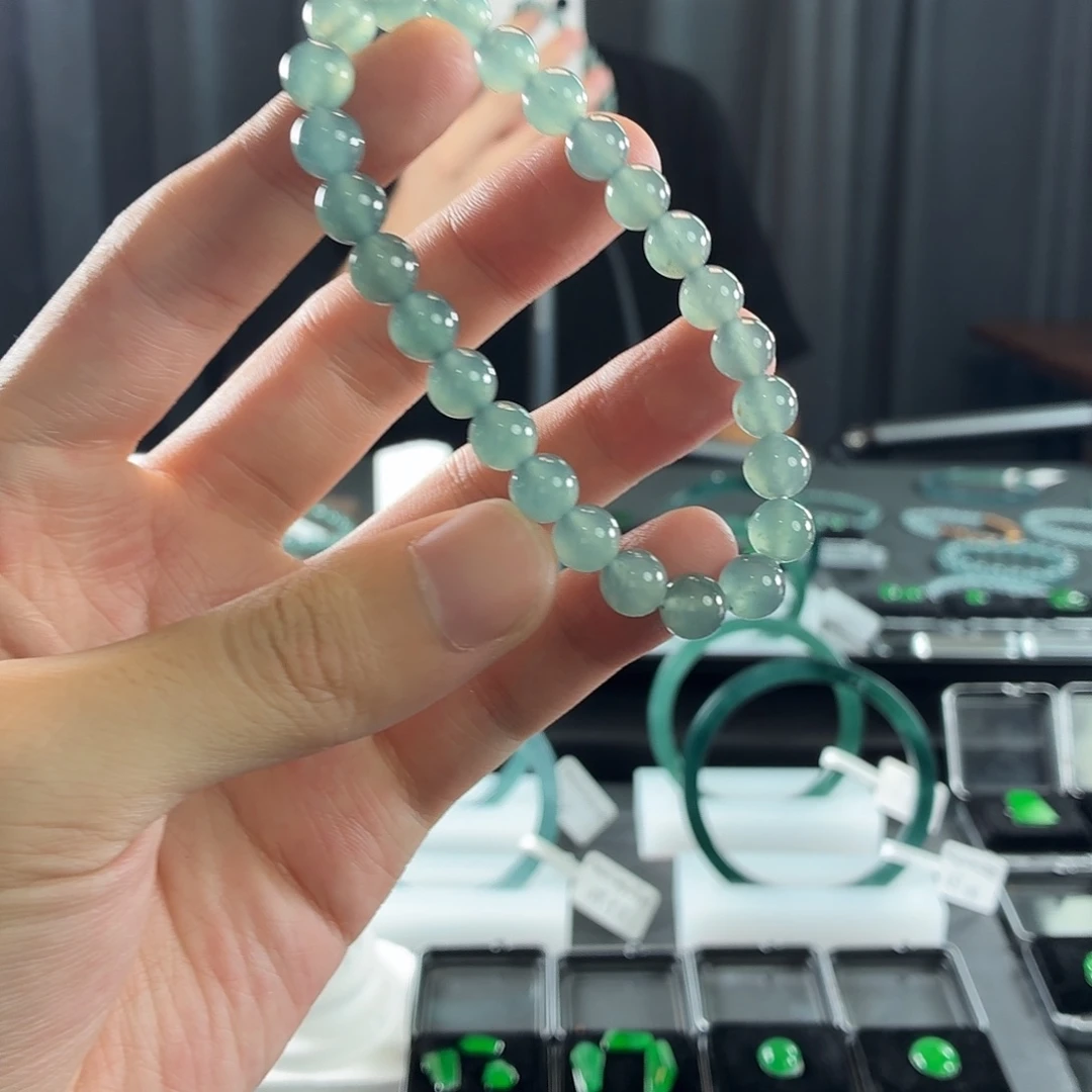 翡翠未镶嵌手镯卡八