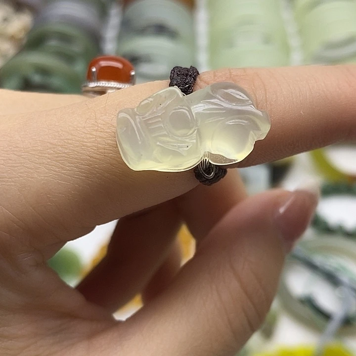 蛇纹石玉未镶嵌戒指