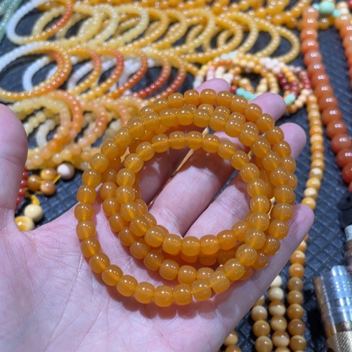 石英质玉（黄龙玉）未镶嵌颈饰