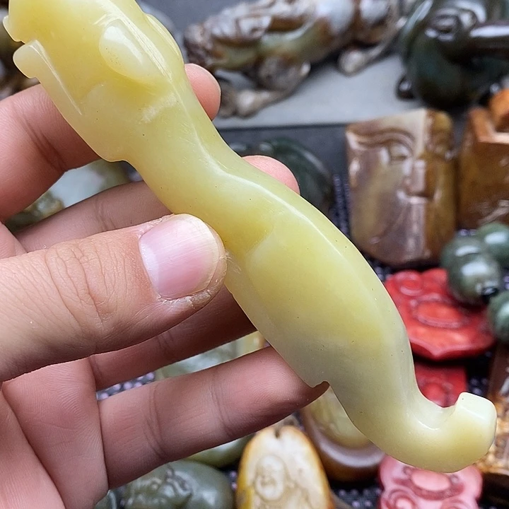 未镶嵌蛇纹石玉颈饰