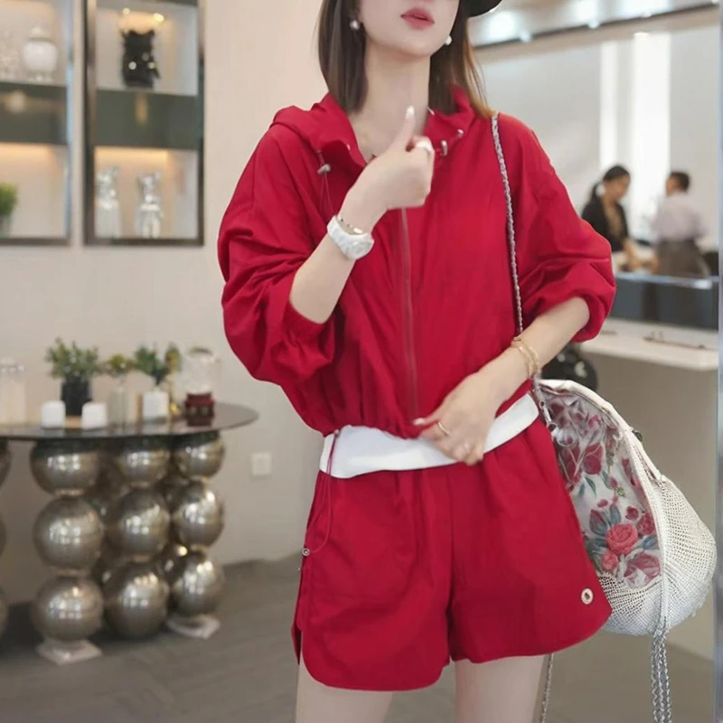 纯色透气连帽长袖外套上衣两件套女2025夏季独特小众洋气短裤套装