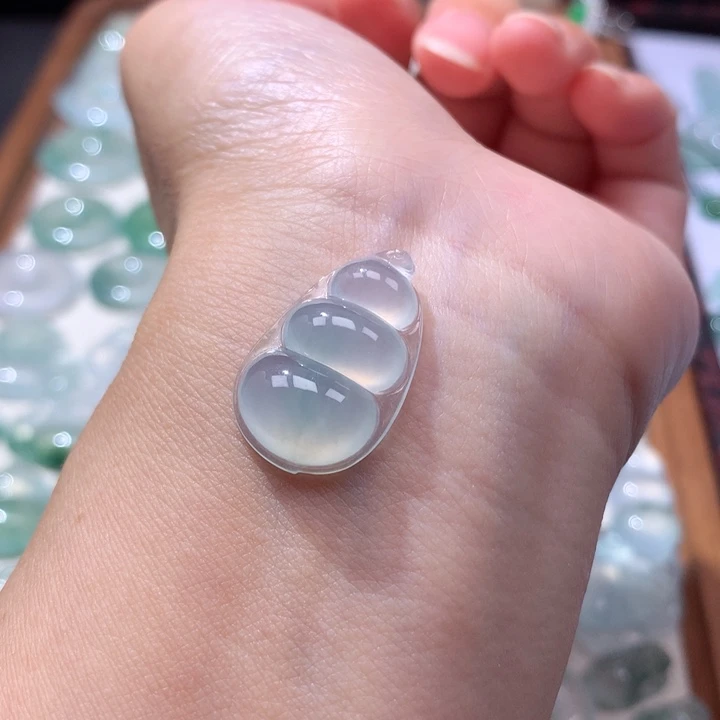 颈饰未镶嵌翡翠冰种福豆