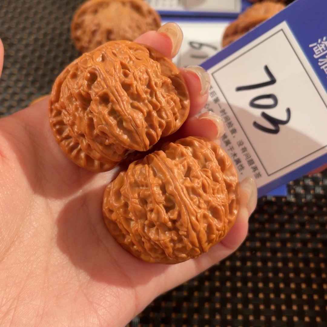 文玩核桃把件703号41尺白狮子