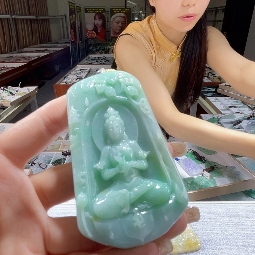 翡翠未镶嵌颈饰一