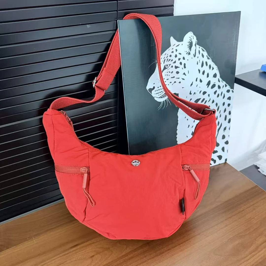 日韩系大容量单肩斜挎包帆布牛角包2026新饺子包