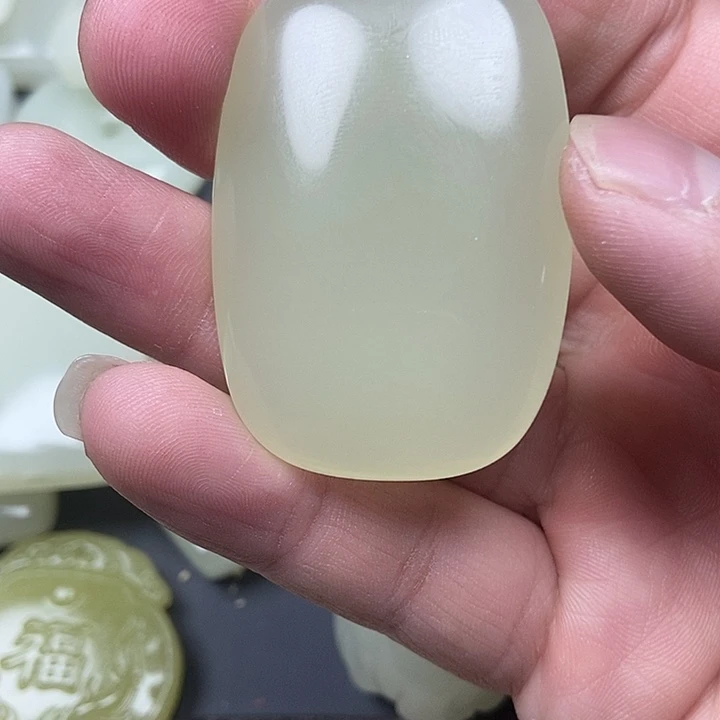 晓***君和田玉（青白玉）未镶嵌颈饰