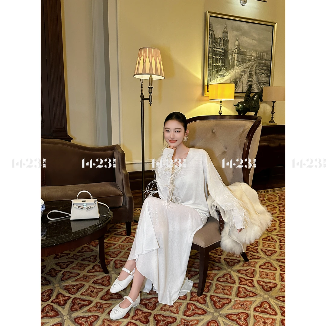 1423【天使羽翼】V领袖子羽毛装饰设计毛衣半裙套装