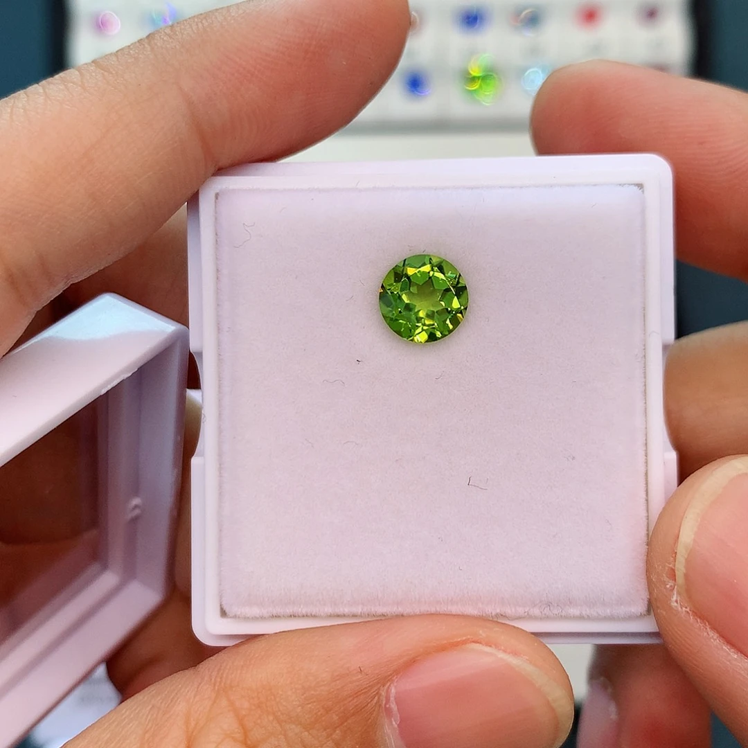 橄榄石珠宝奇石未镶嵌1.56克拉