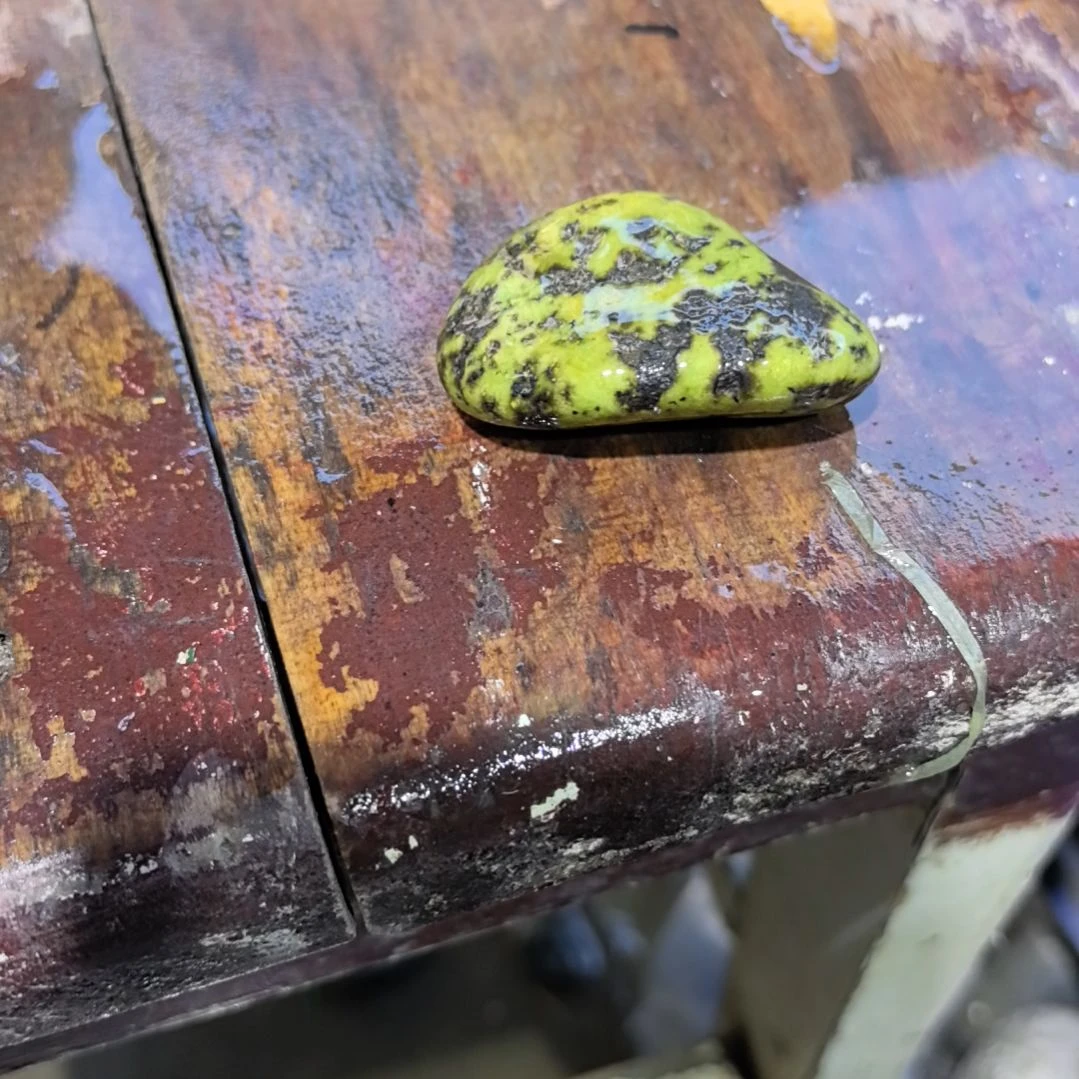用***7藏玉药王石原石一个摆件