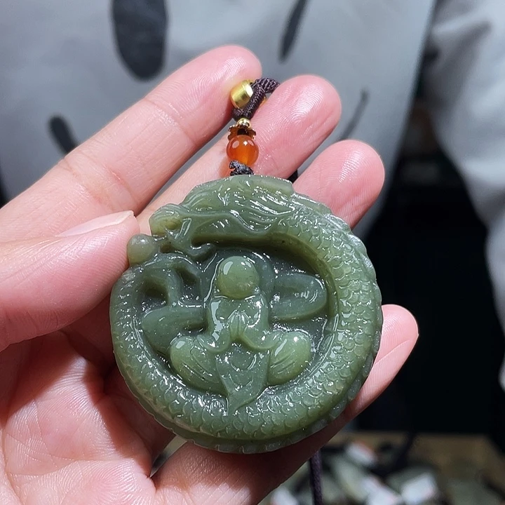 和田玉未镶嵌颈饰多样性