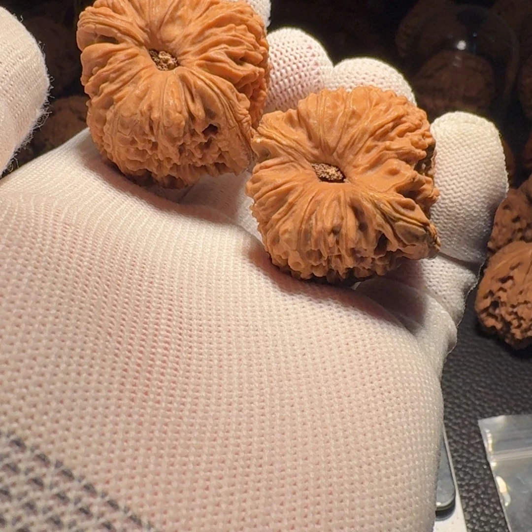 一***人文玩核桃吊坠有黄有色差