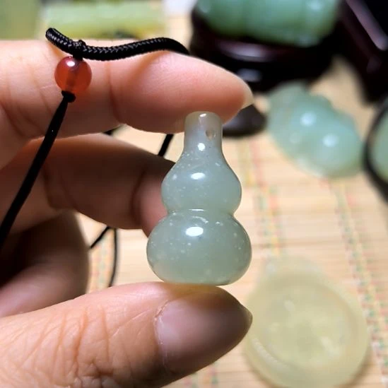 未镶嵌蛇纹石玉颈饰