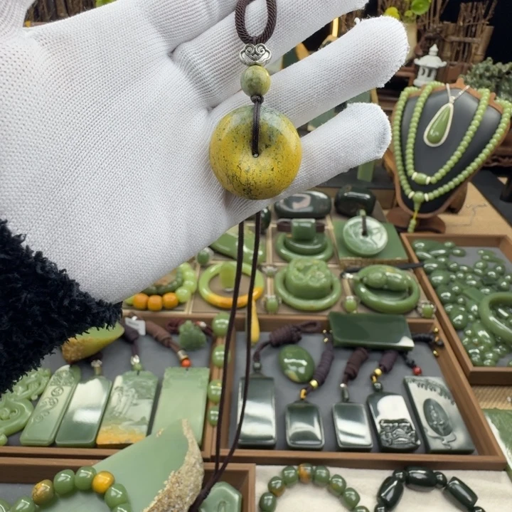 岫岩河磨玉（透闪石质玉）未镶嵌颈饰