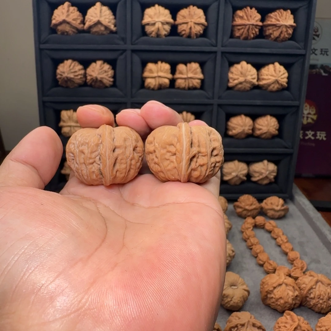 文玩核桃吊坠元宝