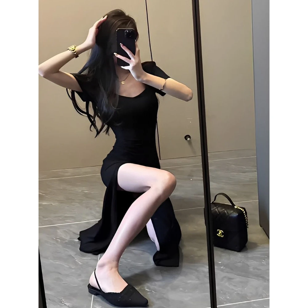 开叉新款显瘦泡泡法式赫本气质黑色连衣裙小黑裙夏季短袖方领遮肚