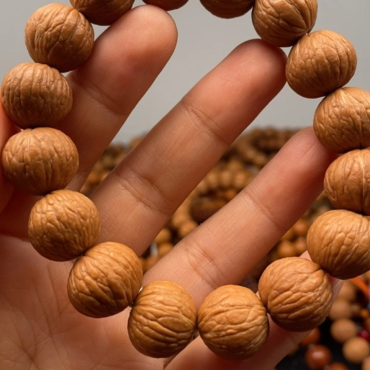 猴头核桃吊坠橄榄枝上