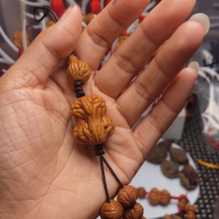 木质类龙纹桃枭挂件