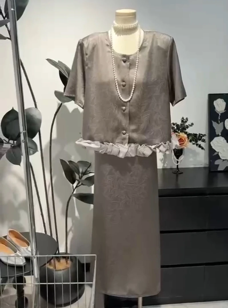 NY夏季新款法式气质拼接蕾丝雪纺花瓣下摆圆领短袖衬衫女洋气套装