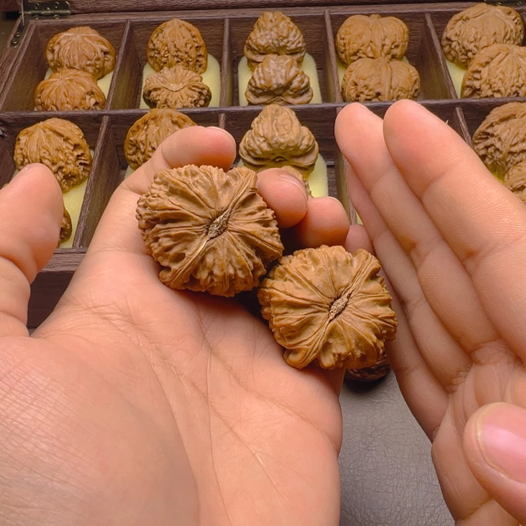 文玩核桃把件球白
