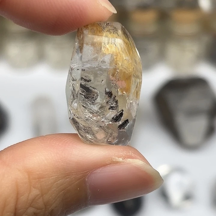 水晶颈饰未镶嵌黄泥散墨闪灵钻