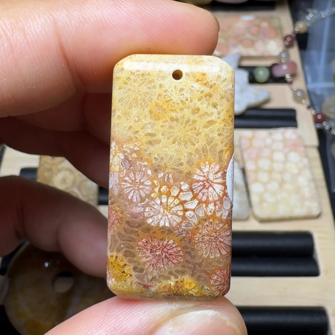 未镶嵌纯天然色有机玉石保真色硅化玉